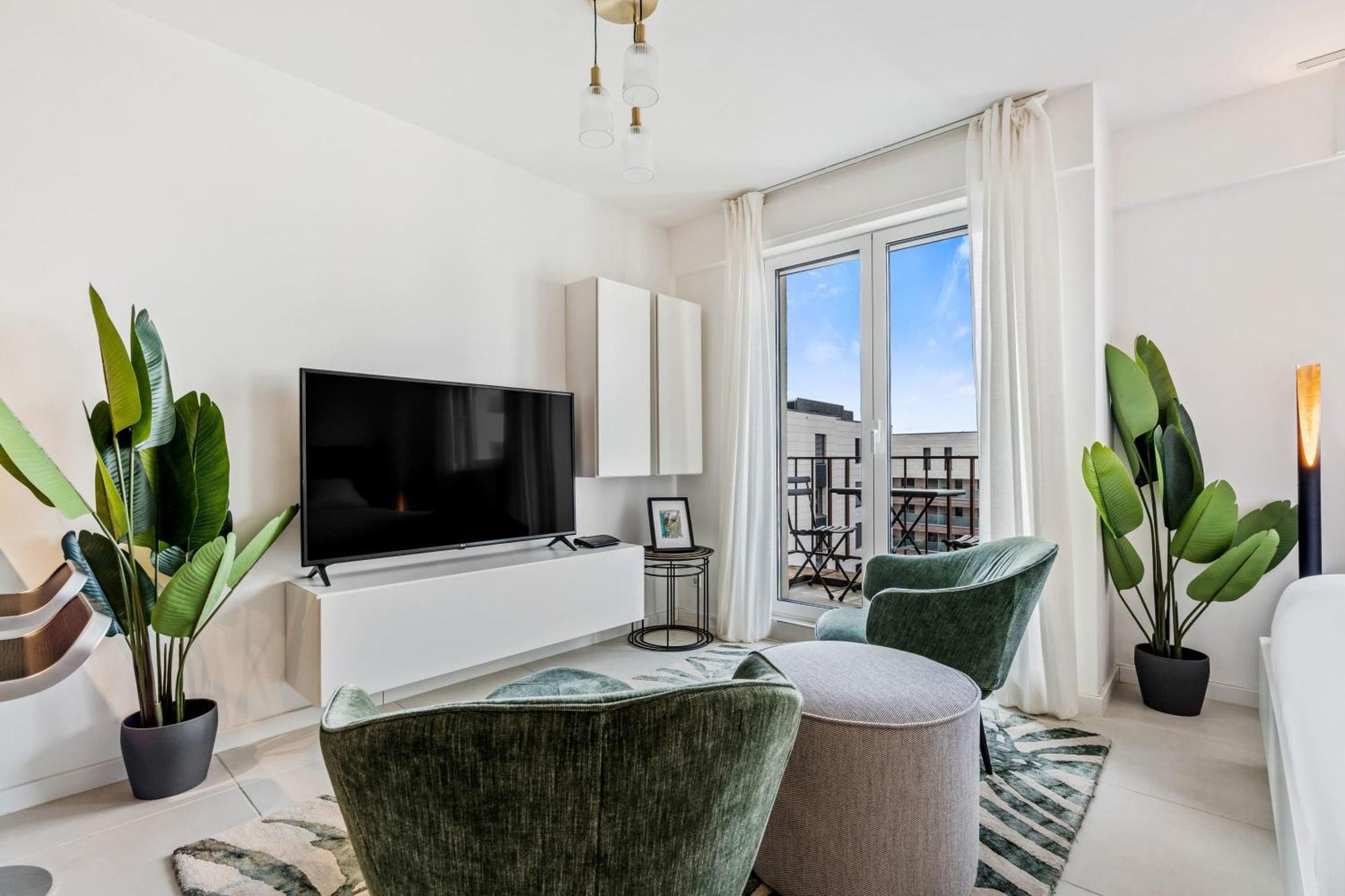Stylish With King Bed, Balcony And Full Kitchen Appartement Luxemburg