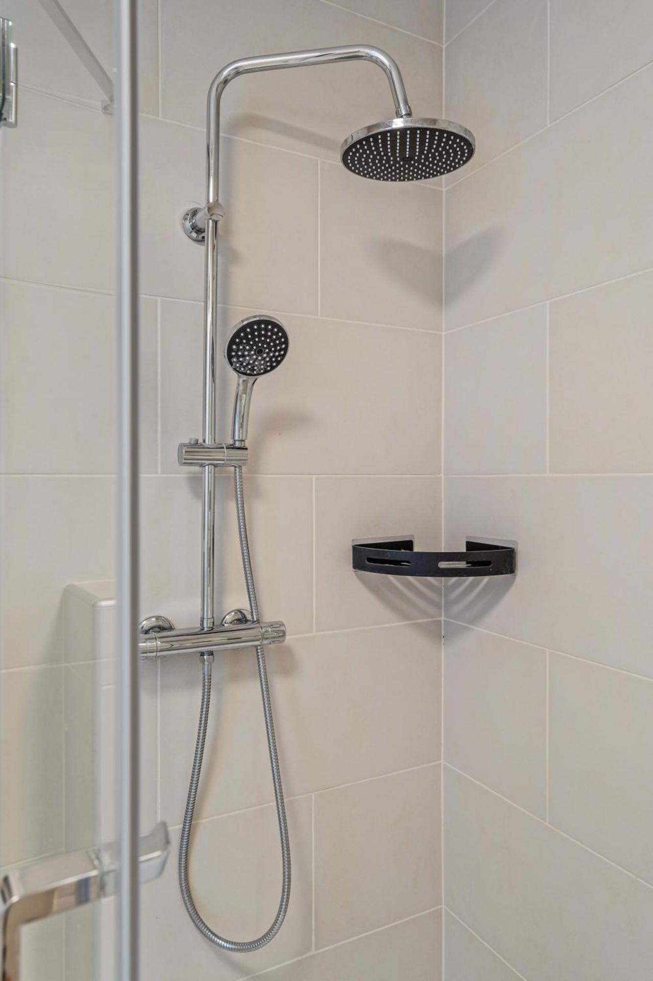 Stylish With King Bed, Balcony And Full Kitchen * Luxemburg